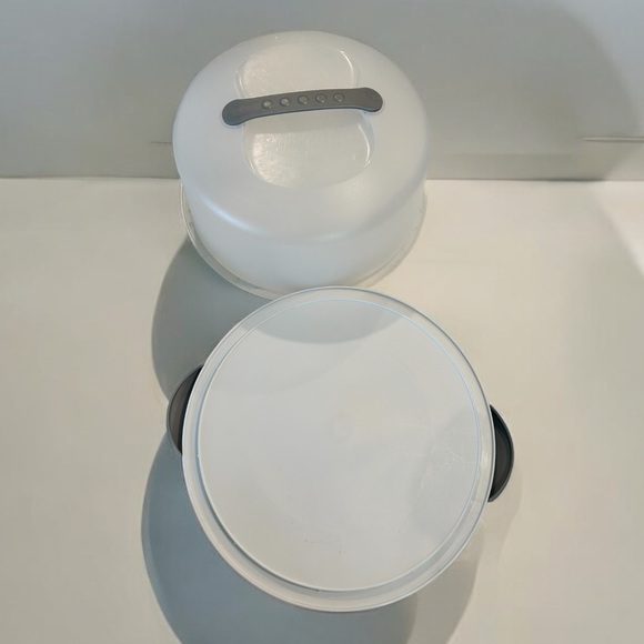 Sterilite Cake Carrier Container - Picture 4 of 6